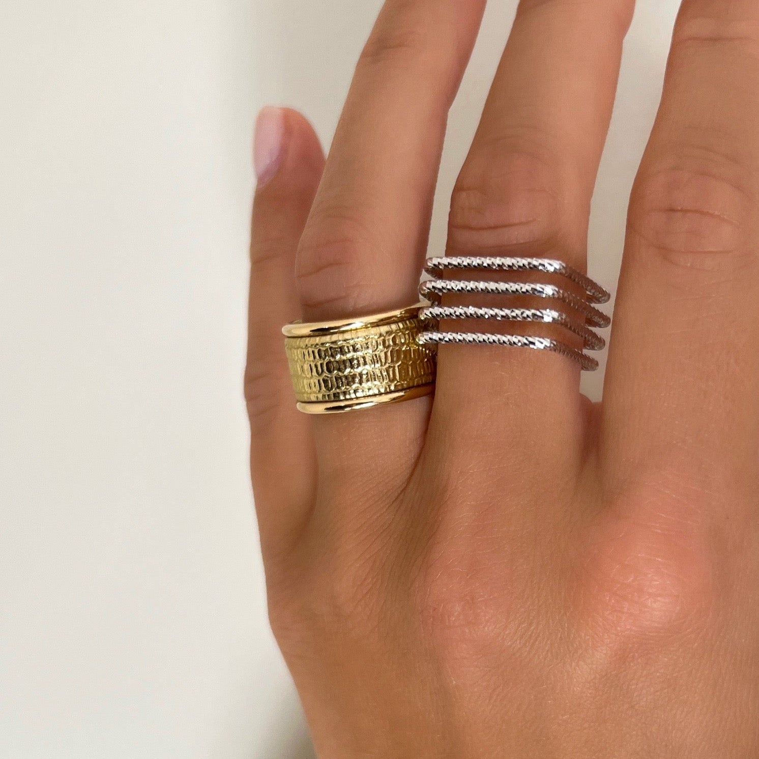 Gold Shiny Textured Ring